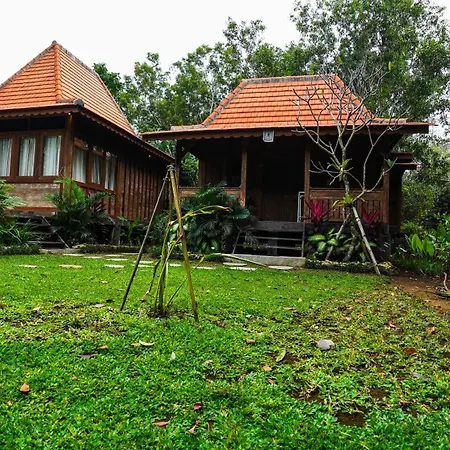 Rumah Bambu Gladek Tiga