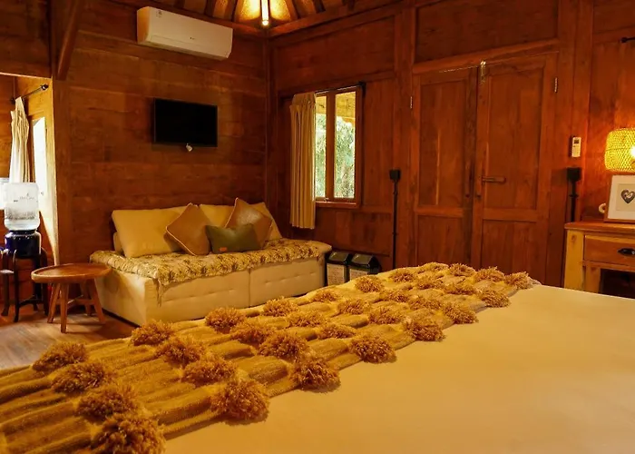 Rumah Bambu Gladek Tiga Uluwatu (Bali)
