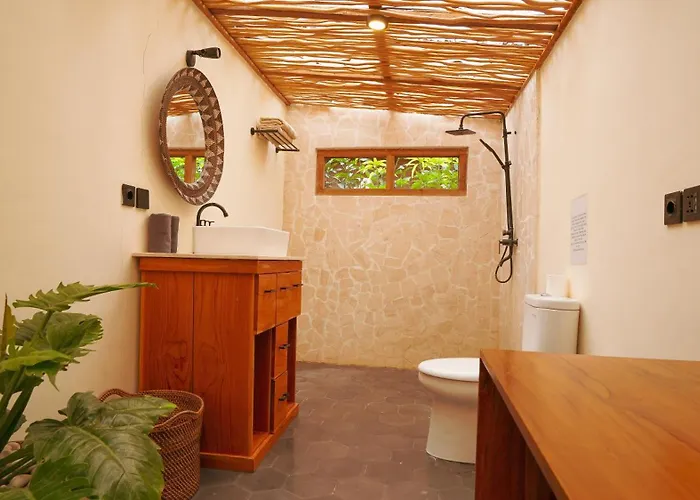 Hotel Rumah Bambu Gladek Tiga