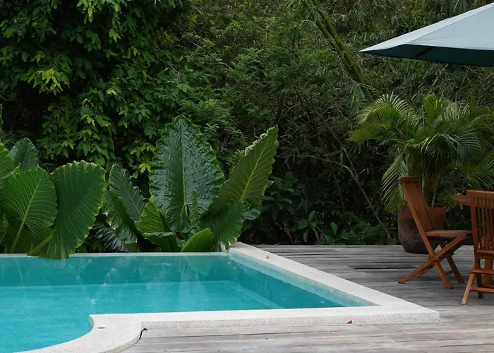 Rumah Bambu Gladek Tiga Uluwatu (Bali)