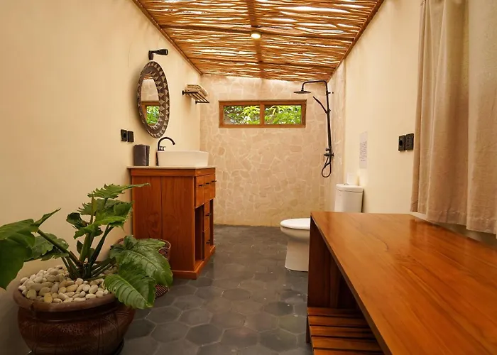 Rumah Bambu Gladek Tiga Hotel *