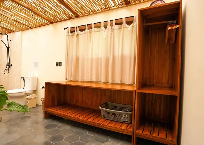 Hotel Rumah Bambu Gladek Tiga *