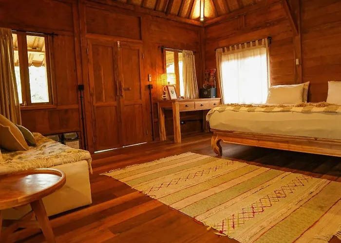 Rumah Bambu Gladek Tiga