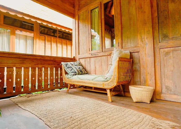Rumah Bambu Gladek Tiga Uluwatu (Bali)