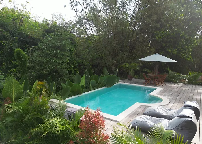 Rumah Bambu Gladek Tiga