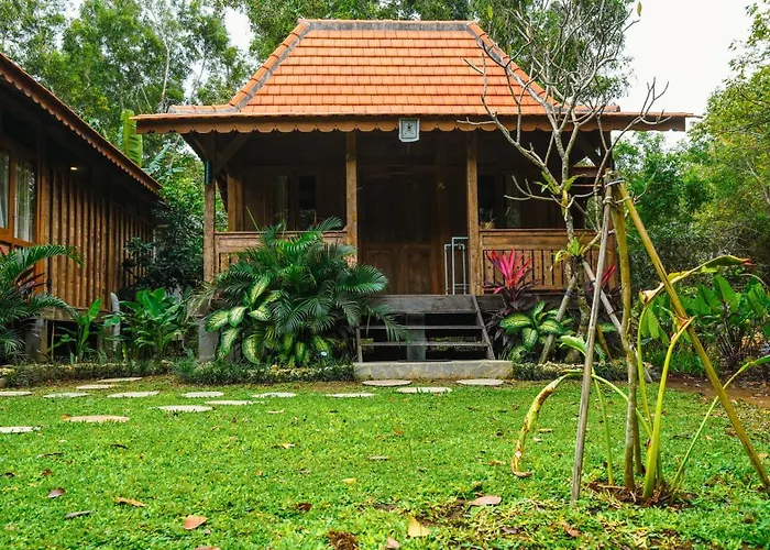 Hotel Rumah Bambu Gladek Tiga