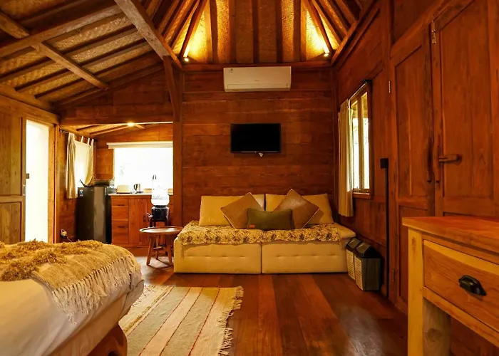 Rumah Bambu Gladek Tiga Hotel *