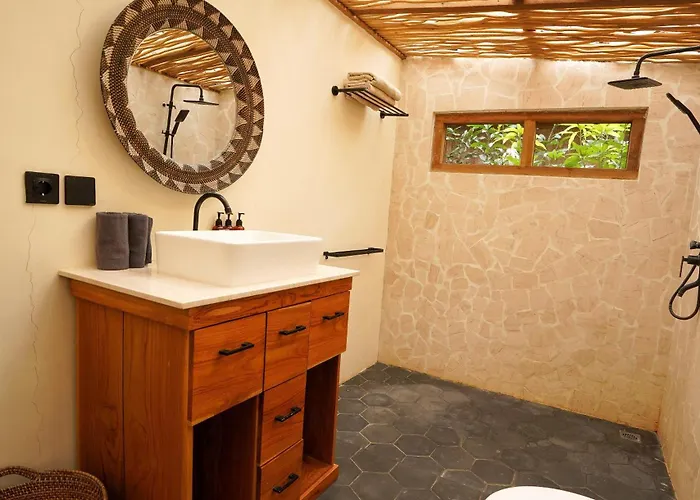 Hotel Rumah Bambu Gladek Tiga *